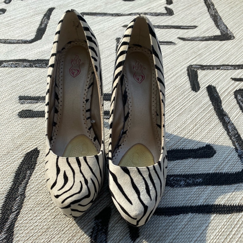 High heels (pumps)
